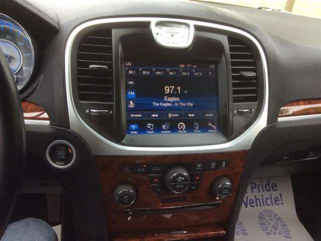 Chrysler 300 2012 photo 17